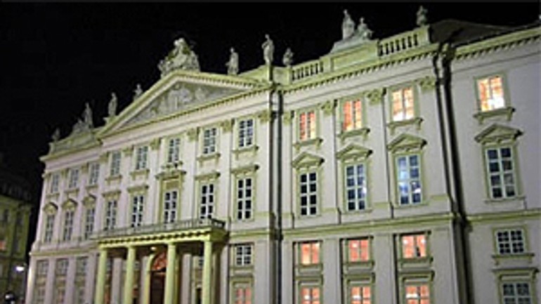 O predaji pozemkov pre twin city rokovali poslanci v noci - primacialny_palac_noc