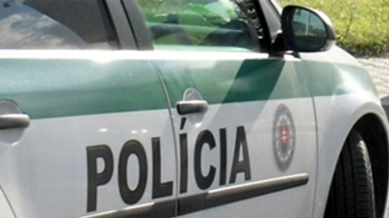 Zadržali podozrivého z vylúpenia banky na kazanskej - policia_auto