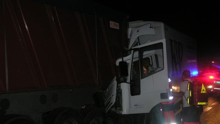 Pri nehode zahynuli v aute až traja ľudia - 201027 havaria1