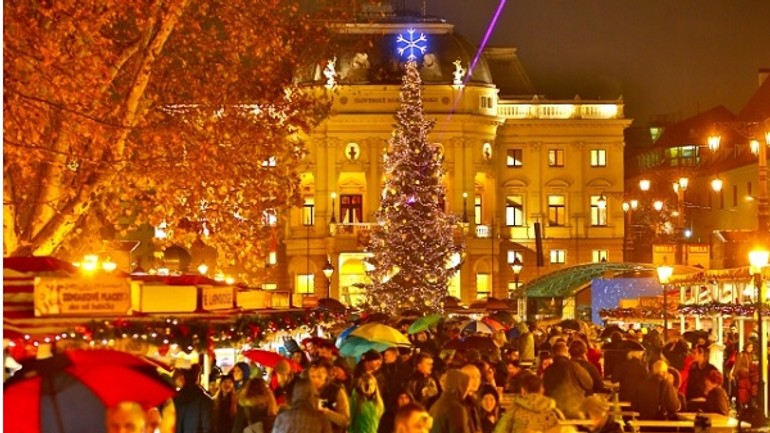 Dnes štartujú aj staromestské vianočné trhy - staromestske trhy