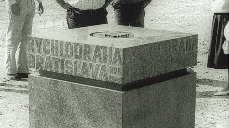 Hľadá sa základný kameň bratislavského metra. neviete nič o jeho osude? - Kamen