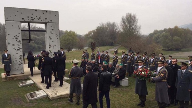 Obete komunizmu si uctili aj pri bráne slobody v devíne - brana slobody