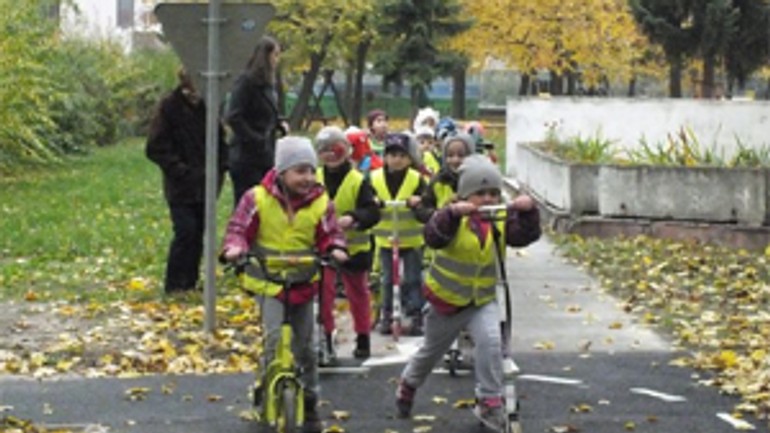 Nové dopravné ihrisko stavali aj rodičia - dopravne_ihrisko