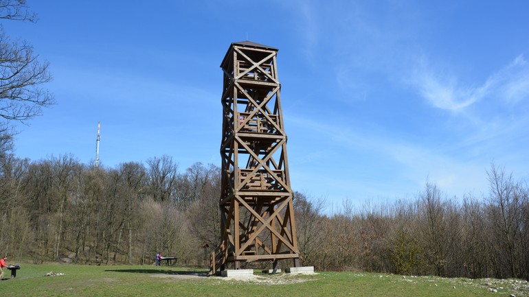 Drevená rozhľaďna na Kamzíku