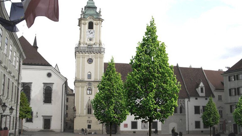 Pár stromčekov hlavné mesto v lete neochladí - hlavne01