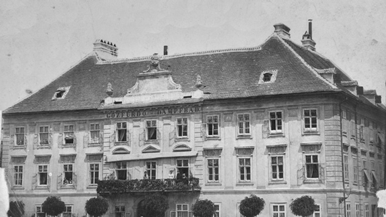 Za divadlom kedysi boli parné kúpele - pamatnik03_1