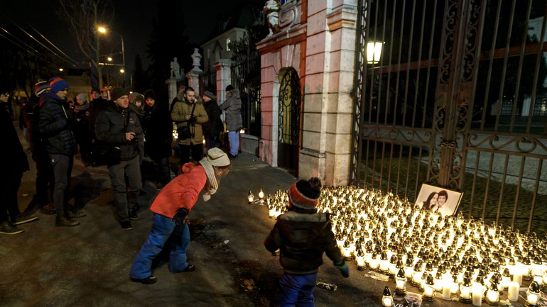 Spomienkovéý pochod na pamiatkuJána Kuciaka a Martiny Kušnírovej