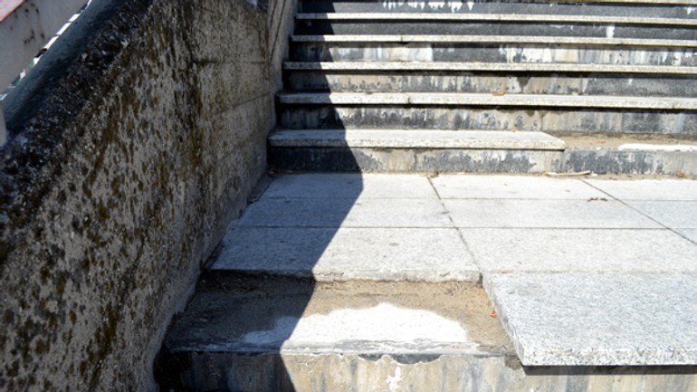 Schody opravili, opäť sú však poškodené - most_schody1