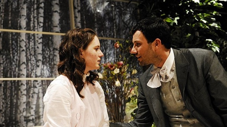 Rozhovor - herečka rebeka poláková: texty sa občas učím aj na cintoríne - 19919710-2008-juh-02347-mesiac-na-dedine