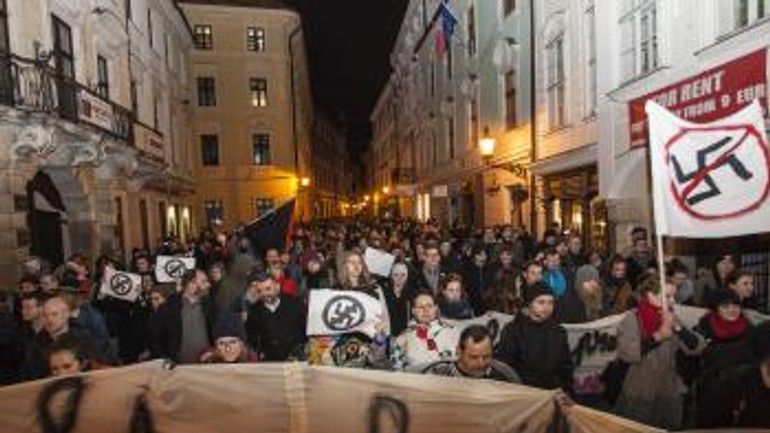 Tichým pochodom vyjadrili znepokojenie nad zvolením kotlebu - pochod_proti_kotleba