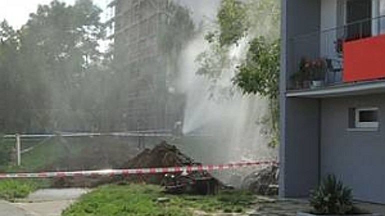 Na račianskej ulici unikal z potrubia plyn - Racianska1