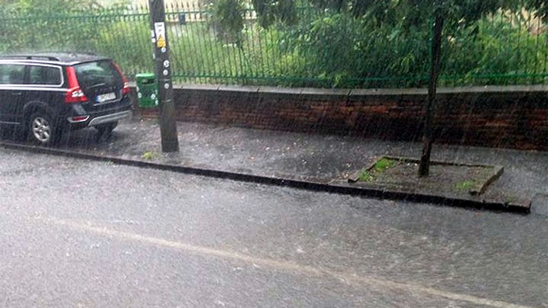 Bratislavou sa dnes popoludní prehnala silná búrka - burka2