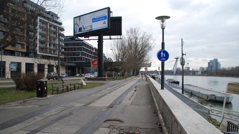 Dunajská promenáda pri River parku -nové značenie