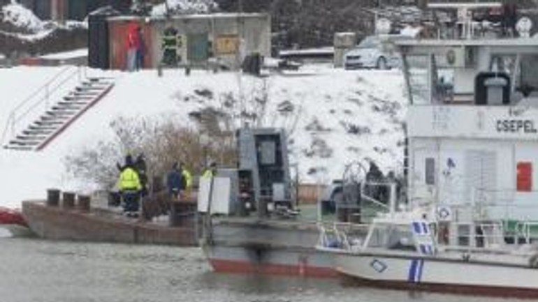 Vo vlčom hrdle sa potápa vlečný čln - Vlecny cln1