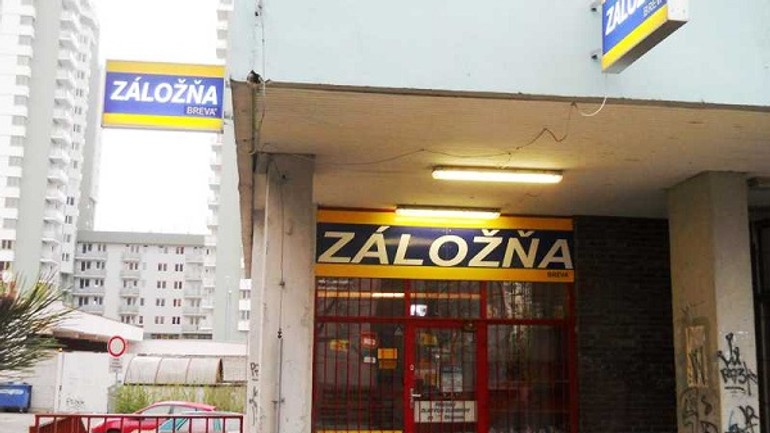 Ozbrojení lupiči prepadli záložňu - zalozna