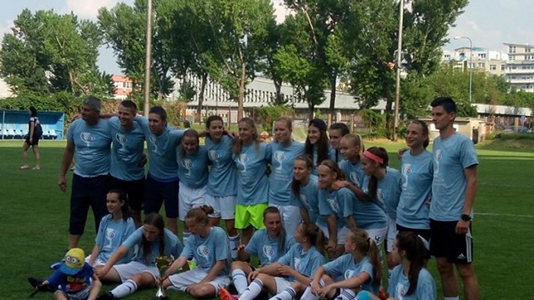 Video: juniorky šk slovan bratislava sa stali majsterkami sr vo futbale - Juniorky titul