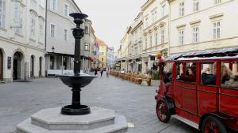 Vtáčia fontána na ventúrskej ulici opäť osviežuje - Vtacia1