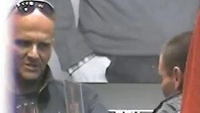 Z obchodu v centráli ukradli bundy za 90 eur - zlodej_0910