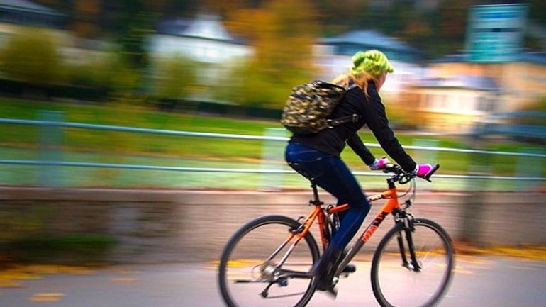 Do ulíc vyrážajú tisíce cyklistov, môžete sa pridať, registrácia pokračuje do piatka - cyklistka fb do prace na bicykli