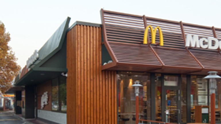 Na prievozskej bude fastfood a autoumyváreň - Mcdonalds