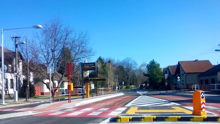 Foto: v čunove vynovili zastávku mhd a má aj digitálnu informačnú tabuľu! - Cunovo1