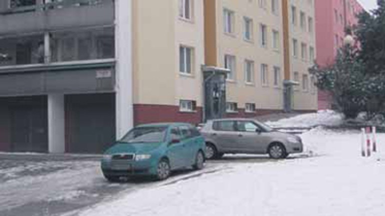 Mnohí vodiči drzo parkujú vo dvoroch - Pupavova1