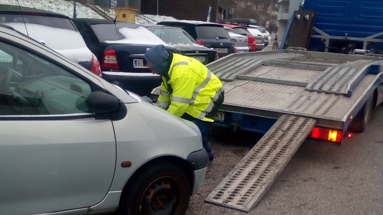 Vrak auta v Karlovej Vsi