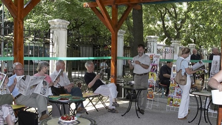V medickej záhrade otvoria letnú čitáreň - letna citaren