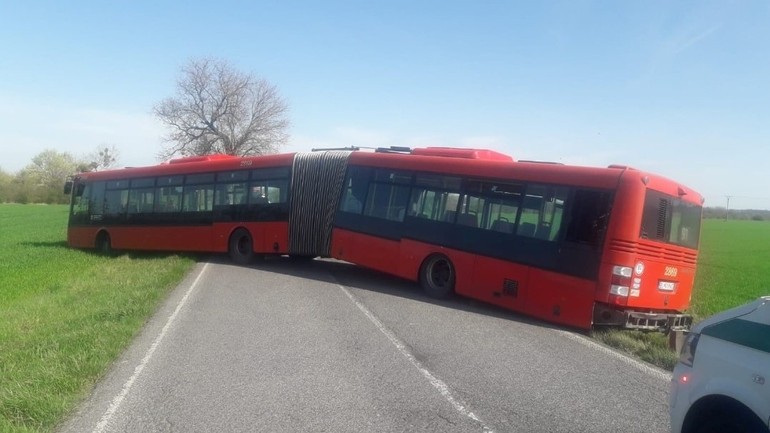 skrížený autobus
