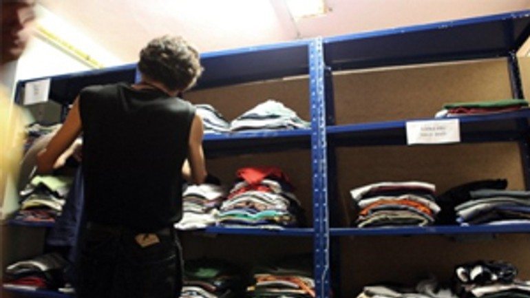 Pomôcť bezdomovcom možno oblečením či potravinami - satstvo_utulok