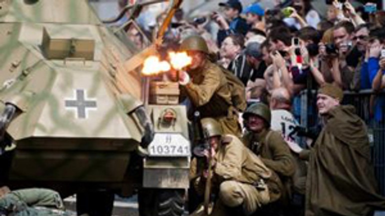 Bratislavu dnes po 68 rokoch opäť oslobodili - oslobodenie1