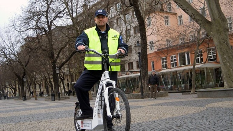 Pozor po bratislave budú chodiť mestskí policajti na kolobežkách! - Kolobezka1