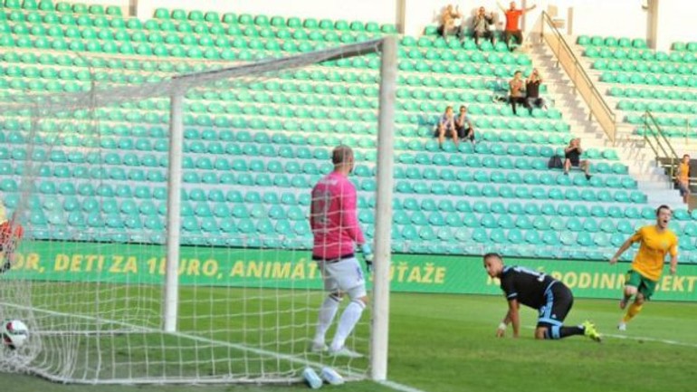 Futbalisti slovana nestačili na žilinu a prehrali 3:0 - ZA_skslovan