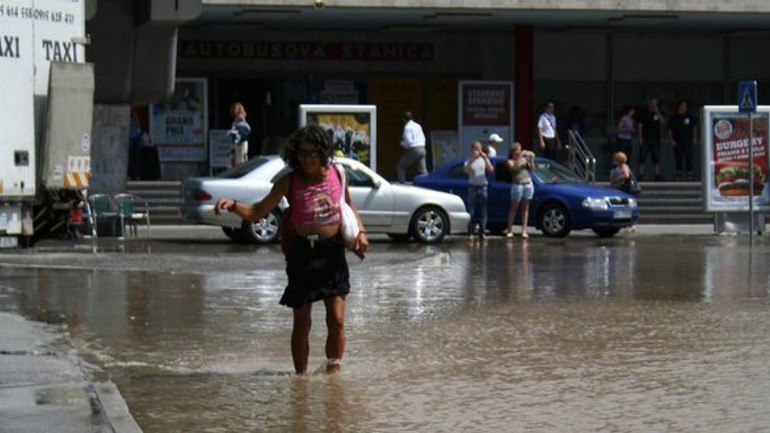 Autobusovú stanicu mlynské nivy zaplavila voda - Mlynske nivy 2