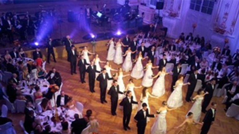 Desiata bratislavská čučoriedka patrí júliusovi satinskému - bratislavsky_bal_2013
