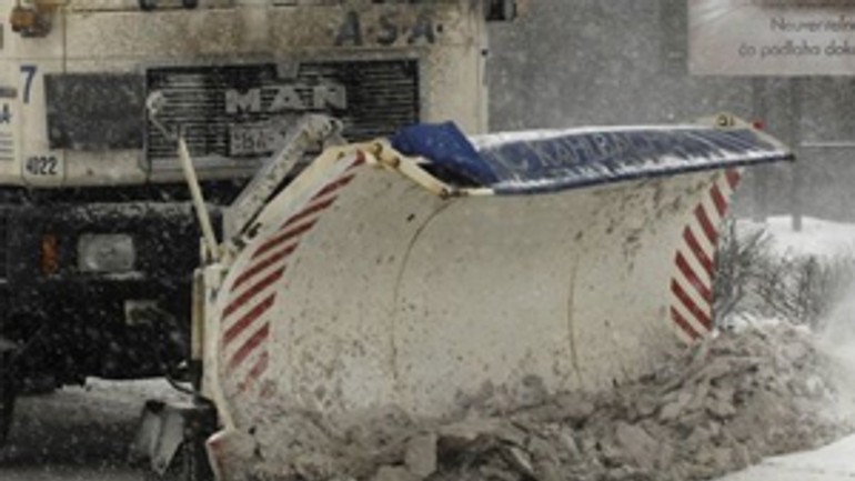 Zima dáva bratislave zabrať. pozrite si, koľko ton soli sa už minulo - odhrnanie_snehu arch