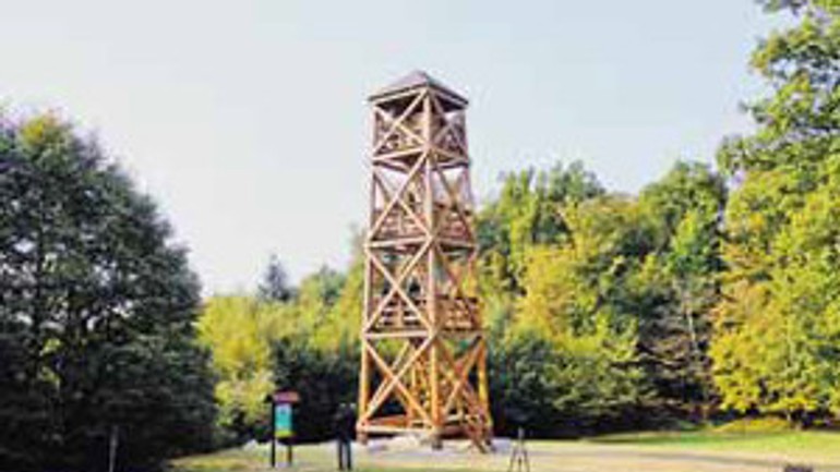 Rozhľadňa pod kamzíkom už stojí, nie všetci sú z nej nadšení - rozhladna