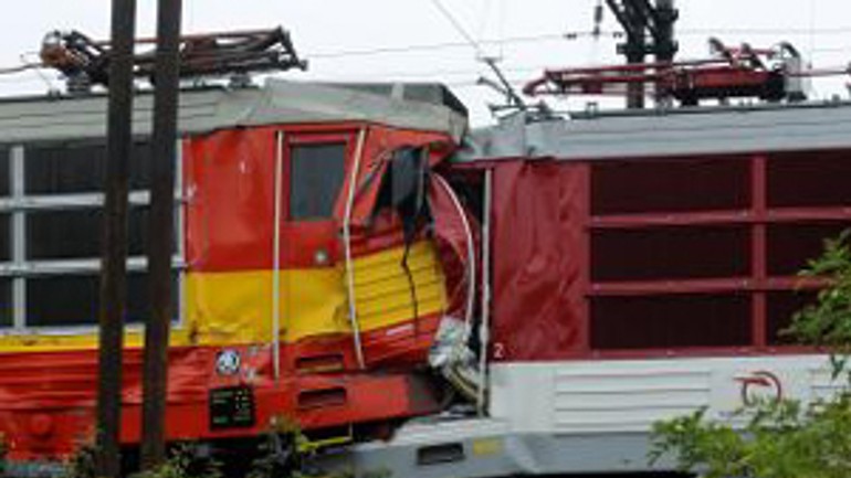 Zrážka dvoch vlakov si zatiaľ vyžiadala 21 zranených - Vlaky zrazka1