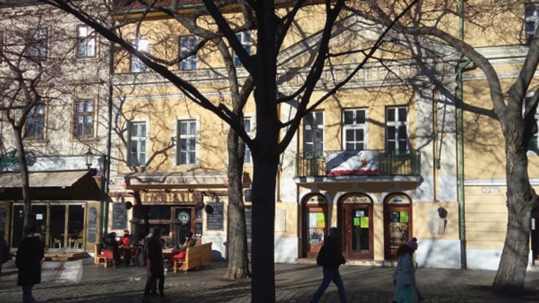 Foto pár hodín do veľkej párty: mesto si užíva slnečný deň - u5