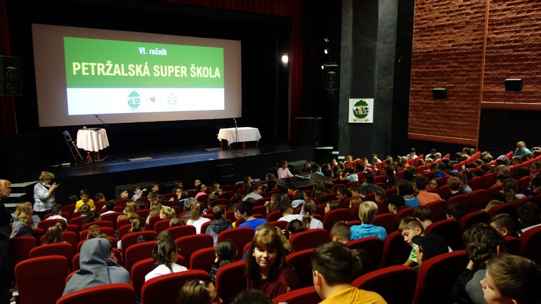 Petržalská superškola