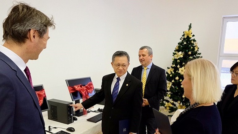 Seniori v dúbravke sa tešia z nových počítačov - senior dub 2 mag