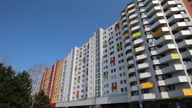 Staršie byty v bratislave sú o 9 percent drahšie ako vlani - Petrzalka panelak