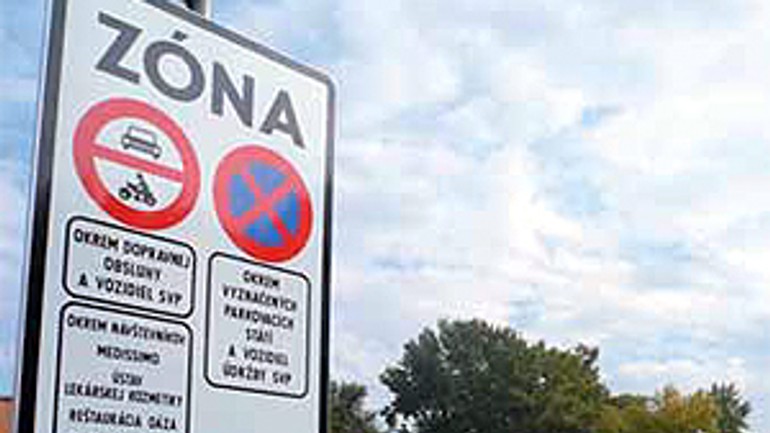 Len dopravná značka nezabráni vjazdu áut - zona_cyklotrasa_chorvatske