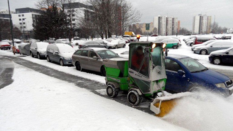 Petržalka má nový stroj na čistenie snehu - Cistenie5