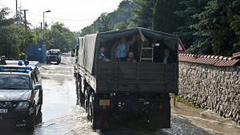 Evakuovaní obyvatelia devína sú poriadne nahnevaní - devin_evakuacia