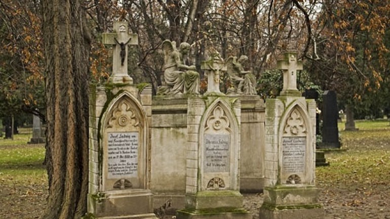 Príďte zapáliť sviečku obľúbenému bratislavčanovi - Ondrejsky cintorin