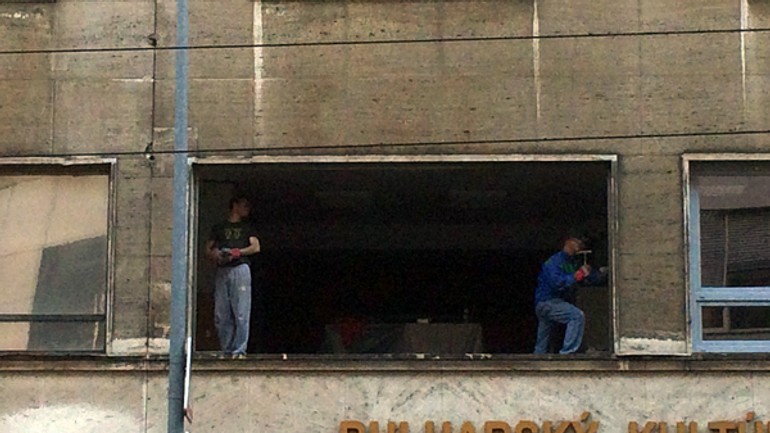 Na jesenského ulici vymenili okná bez toho, aby oslovili pamiatkarov - jesenskeho_okna1