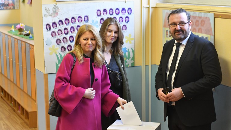 Zuzana Čaputová s partnerom Petrom Konečným a dcérou
