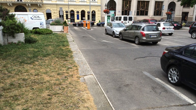 Zostane na komenského námestí parkovisko? - komenskeho1