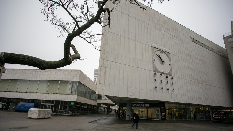 Hodiny a zvonkohra budovy Tesca